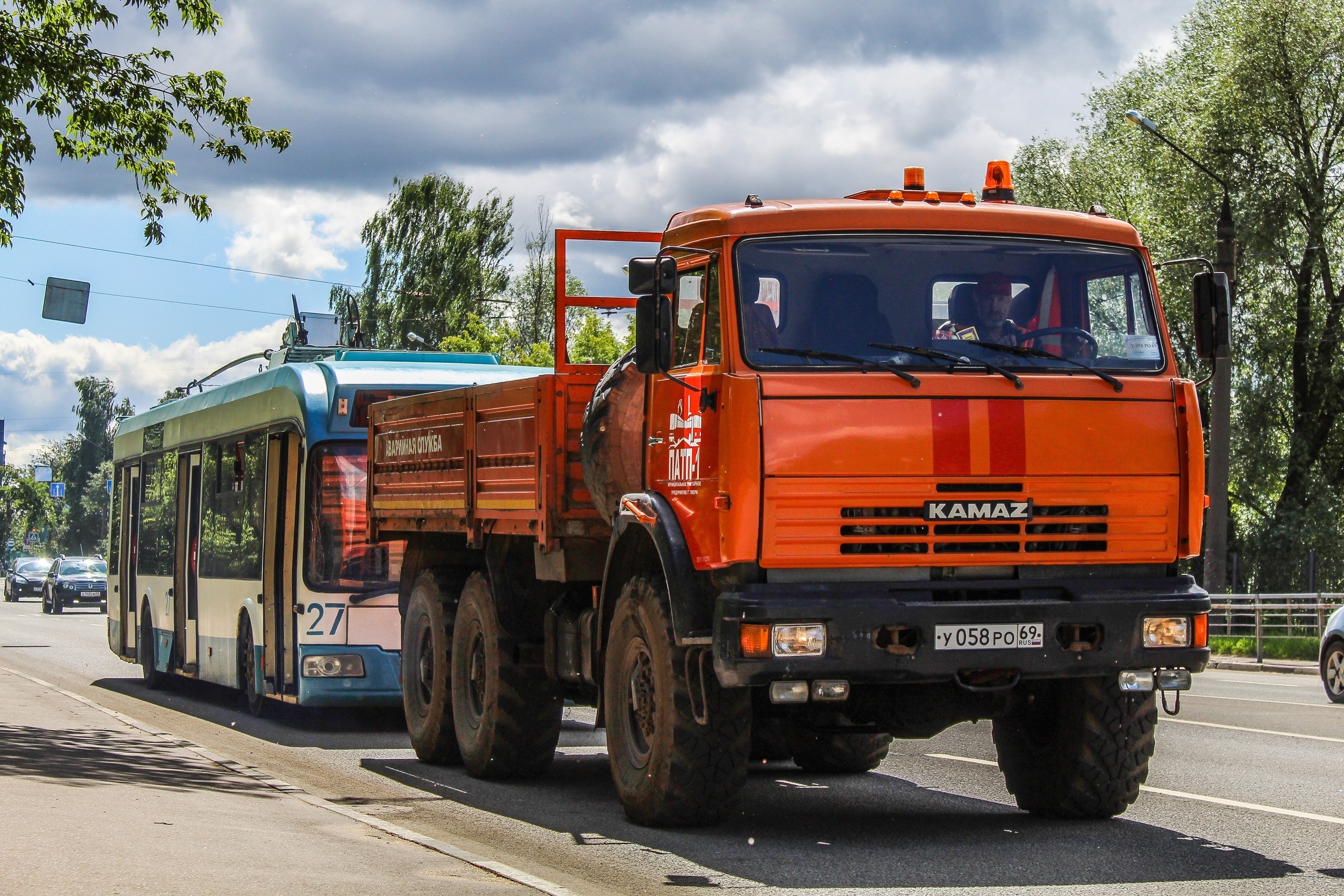 «Зачем нам этот хлам?»: Новосибирцы в шоке от подаренных троллейбусов из Твери